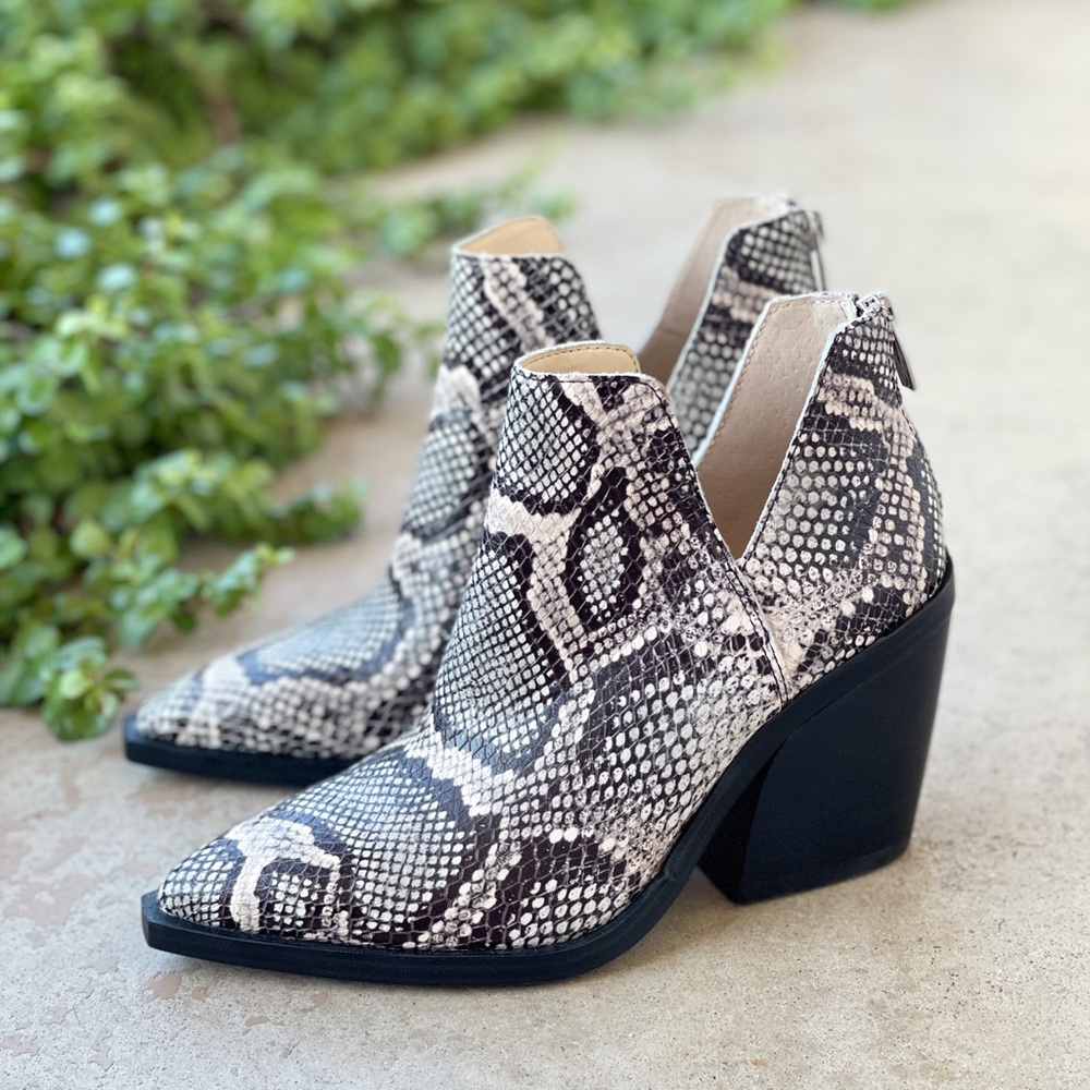 Vince Camuto Gigietta Pink Snakeskin Booties - Picture 3 of 5